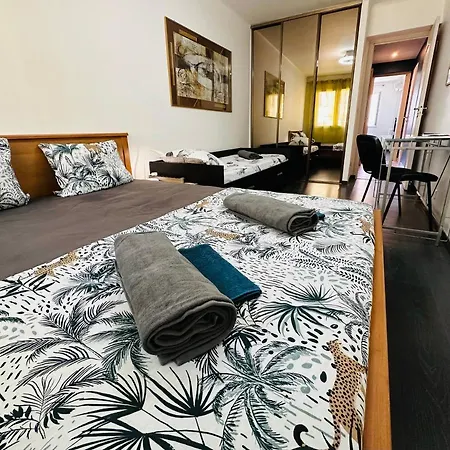 Lejlighed The - 3 Rooms, 3air Cond, 3tv, 3fans, 2 Wc, Wifi Everywhere 5min Aeroport, Train, Beach, 1min Tram, 15 Min Centre, Port, Parking Possible *