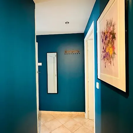 Lejlighed The - 3 Rooms, 3air Cond, 3tv, 3fans, 2 Wc, Wifi Everywhere 5min Aeroport, Train, Beach, 1min Tram, 15 Min Centre, Port, Parking Possible *