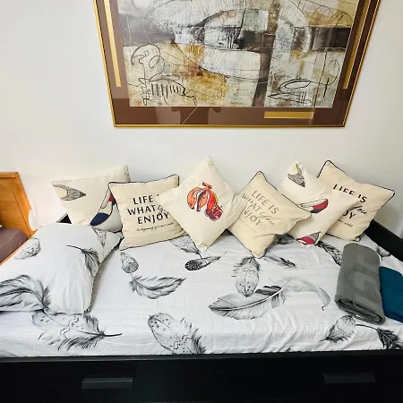 Lejlighed The - 3 Rooms, 3air Cond, 3tv, 3fans, 2 Wc, Wifi Everywhere 5min Aeroport, Train, Beach, 1min Tram, 15 Min Centre, Port, Parking Possible Nice