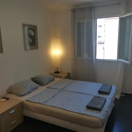 The - 3 Rooms, 3air Cond, 3tv, 3fans, 2 Wc, Wifi Everywhere 5min Aeroport, Train, Beach, 1min Tram, 15 Min Centre, Port, Parking Possible Lejlighed Nice