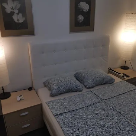 Apartament The - 3 Rooms, 3air Cond, 3tv, 3fans, 2 Wc, Wifi Everywhere 5min Aeroport, Train, Beach, 1min Tram, 15 Min Centre, Port, Parking Possible *