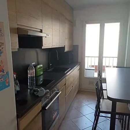 Lejlighed The - 3 Rooms, 3air Cond, 3tv, 3fans, 2 Wc, Wifi Everywhere 5min Aeroport, Train, Beach, 1min Tram, 15 Min Centre, Port, Parking Possible