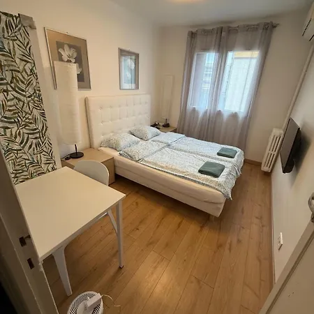 Lägenhet The - 3 Rooms, 3air Cond, 3tv, 3fans, 2 Wc, Wifi Everywhere 5min Aeroport, Train, Beach, 1min Tram, 15 Min Centre, Port, Parking Possible *