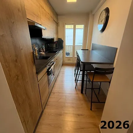 The - 3 Rooms, 3air Cond, 3tv, 3fans, 2 Wc, Wifi Everywhere 5min Aeroport, Train, Beach, 1min Tram, 15 Min Centre, Port, Parking Possible *