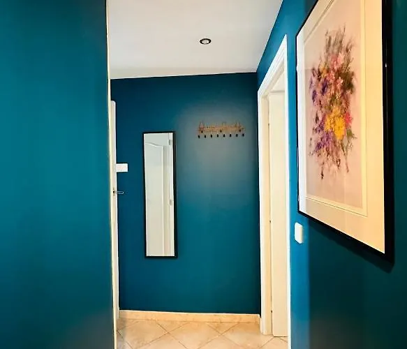 Lägenhet The - 3 Rooms, 3air Cond, 3tv, 3fans, 2 Wc, Wifi Everywhere 5min Aeroport, Train, Beach, 1min Tram, 15 Min Centre, Port, Parking Possible *