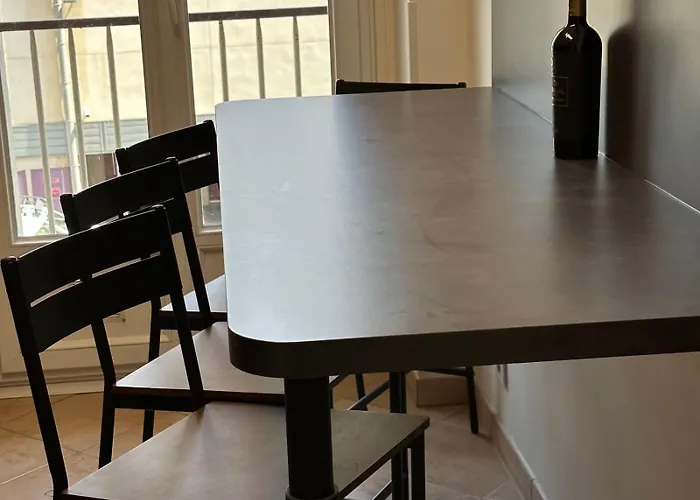 Lägenhet The - 3 Rooms, 3air Cond, 3tv, 3fans, 2 Wc, Wifi Everywhere 5min Aeroport, Train, Beach, 1min Tram, 15 Min Centre, Port, Parking Possible *